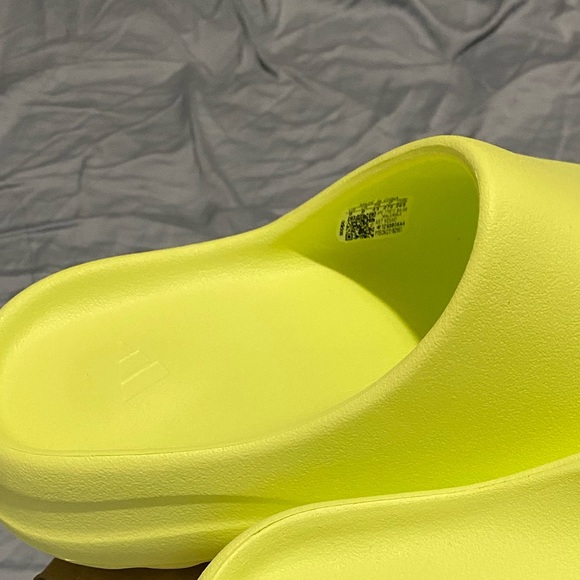 BRAND NEW YEEZY SLIDES - Picture 7 of 8